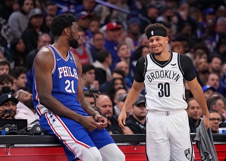 其中一人是 其中一人是