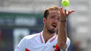 坐镇主场迎 坐镇主场迎